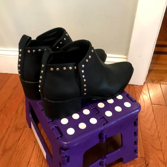 Gold Studded Black Booties Size 8 - Picture 9 of 10